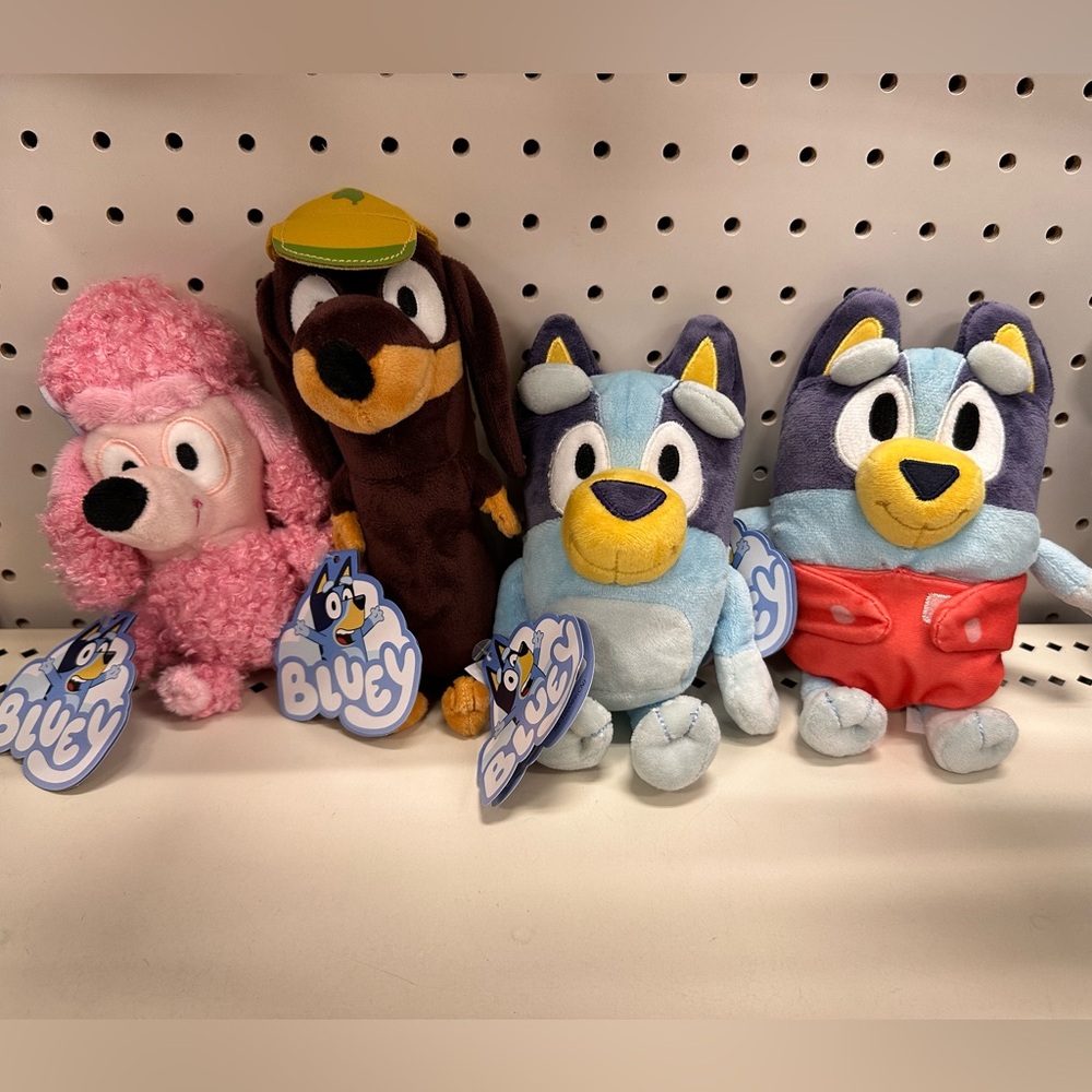 Bluey Friends Plush (4-pack) - Snickers, Coco, Bluey and Baby Bluey 🫶